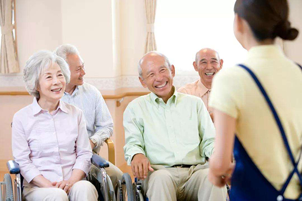 增强养老护理员职业吸引力